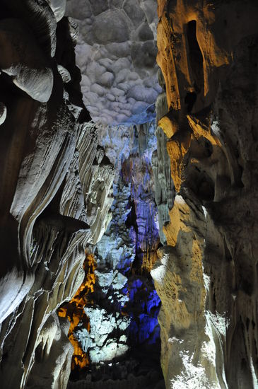 Grotte in einem der Felsen
