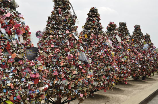 Unendlich viele "Locks of Love"...