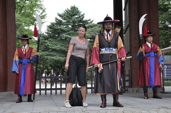 Die dekorativen Wachen vor den Palästen