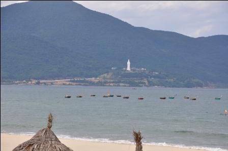 Vom China-Beach konnte man auf den Monkey-Mountain schauen