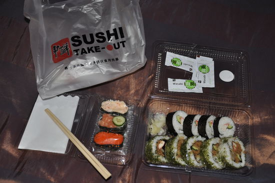 Sowas macht mein Kind glücklich..
Sushi vom Bahnhof..