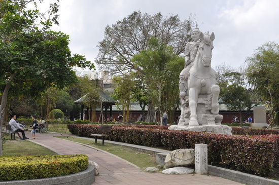 Vor dem Kozinga-Schrein