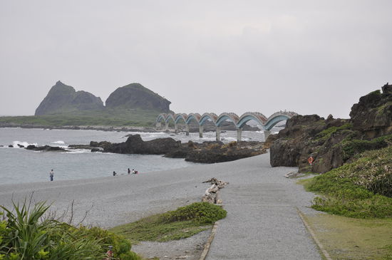 Saxiantai: die Brücke mit der Insel