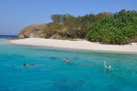 Thalia und die schwedischen Jungs schwimmen derweil ein wenig