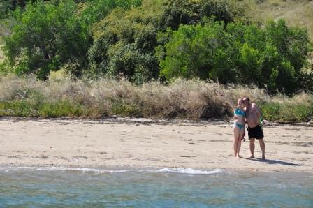Thalia und Giovanni sind rübergeschwommen zur Insel Gili Laba