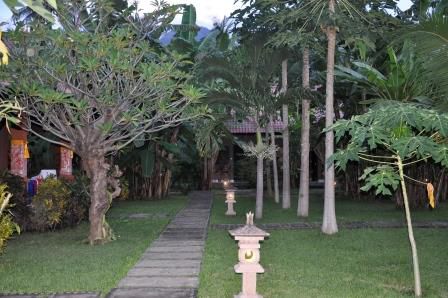 Der Garten von unserem Suka Sari&Homestay