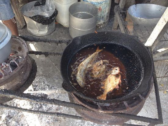 Hier wird der Fisch frittiert