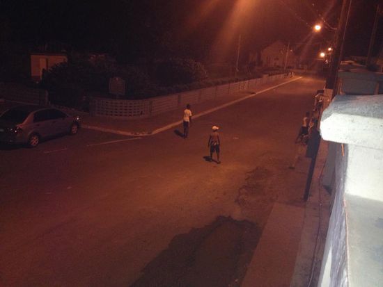 Die spielen noch Fußball auf der Strasse