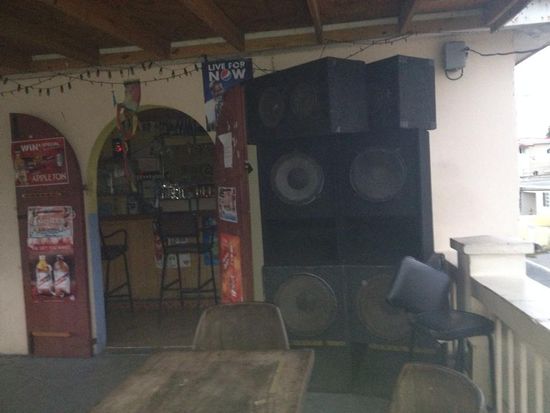 Dicke Boxen gibt es immer, denn Musik ist hier SEHR wichtig!