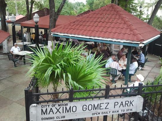 Hier wird Domino gespielt