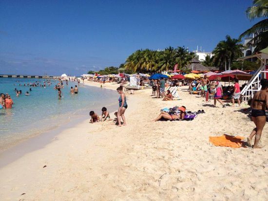 Dann besuchen wir den Doctors Cove beach. Hier bezahlt man 6 US$ Eintritt, dafür gibt es Duschen, Umkleide, Snackbar usw...
Das Wasser ist auch hier ein Traum!