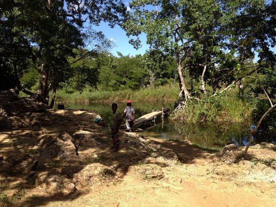 Die genießen hier alle den schönen Tag..