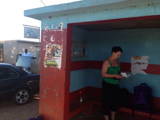 Noch etwas unbeholfen sind wir an der ersten Station...