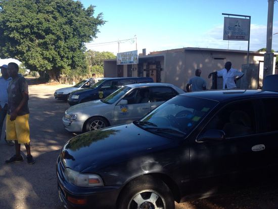 Da stehen sie und warten auf die Kundschaft.
Hier geht es noch ganz ruhig zu....