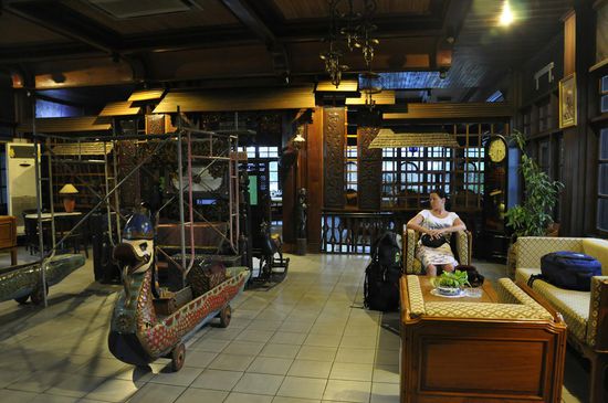 Im Hotel, in der Lobby