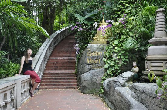 viiiiiele Treppen müssen wir rauf zum goldenen Berg....