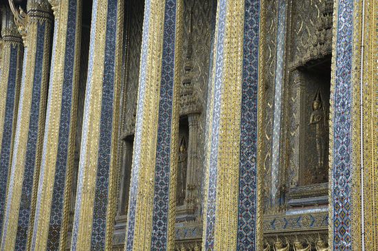 Riesige glitzernde Säulen