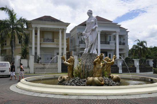 Hier oben sind schmucke Häuser