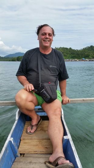 Zur Insel gegenüber , nach Katupat, wurden wir mit diesem Miniboot gebracht. Ist wie !maßgeschneidert für Giovanni