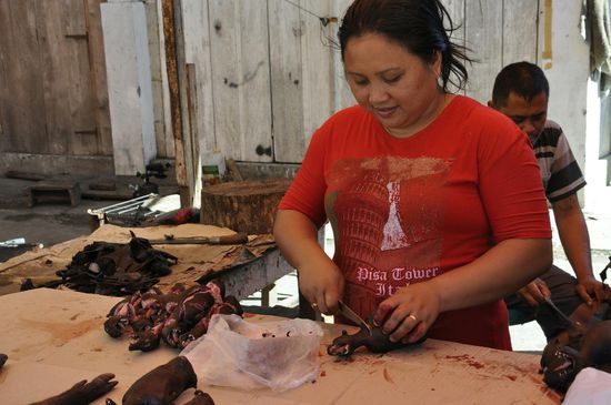 Sie zerkleinert die Tiere