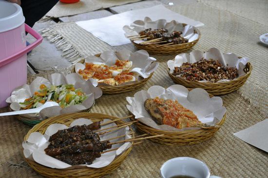 Das bekommen wir zu essen. Leider das meiste viel zu scharf.