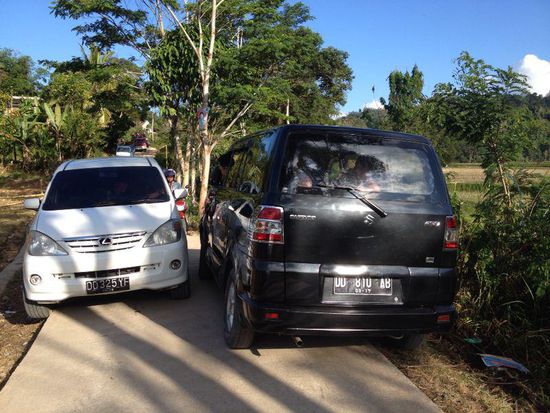 Manchmal ist es sehr eng. Die armen Autos!