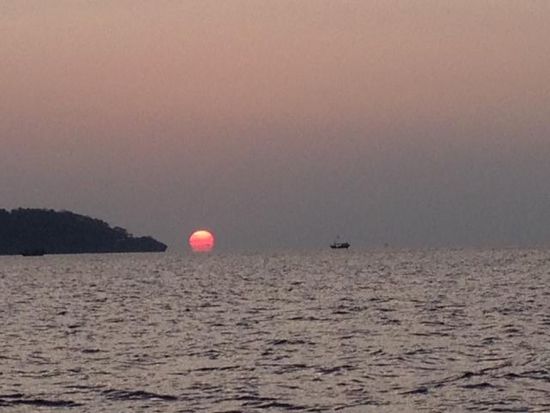 Wieder ein Sonnenuntergang auf See.
