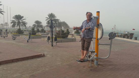 Wir gehen die Corniche entlang, unterwegs gibt es Fitnessgeräte