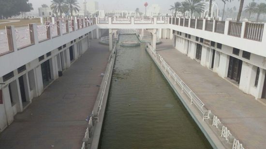 Wie eine Geisterstadt, hier könnten Zombies hausen....
Von hier wäre es auch nicht mehr weit bis Katara, also von unserem Hotel auch zu Fuß zu erreichen.