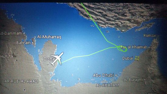 Hier sehen wir wie der Flieger Kreise zeiht weil er nicht landen kann