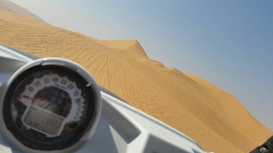 Wir duesen ueber die Duene!