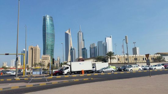 Es gibt sehr viele alte verfallene Häuser hier neben den strahlenden Hochhäusern