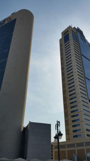 Zwischendurch stinkt es ganz penetrant wie aus Gullys. Die Leute laufen mit Tüchern vor die Nase gedrückt rum.