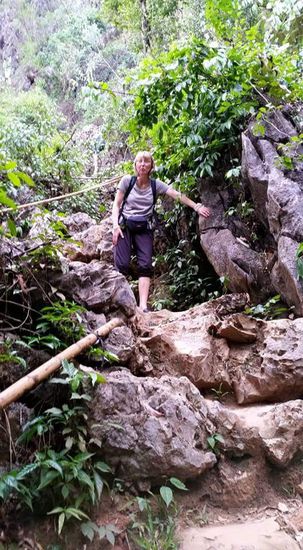 Also kraxeln wir da mit unseren Schlappen hoch. Mit Sportschuhen wärs nur halb so spannend..