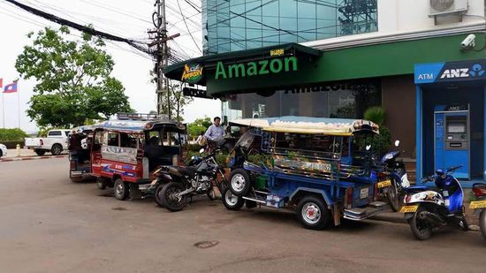 In den Tuktuks haben sich die Fahrer Hängematten zum schlafen aufgehängt..