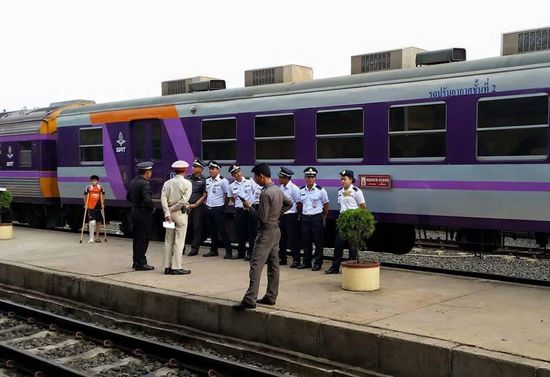 Station Nong Khai:Mit diesem Zug fahren wir nach Bangkok...