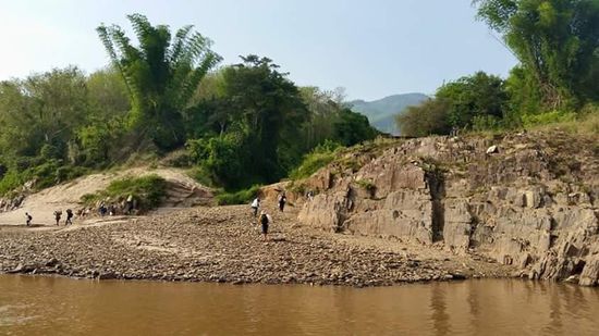 Mal ist das Ufer felsig....