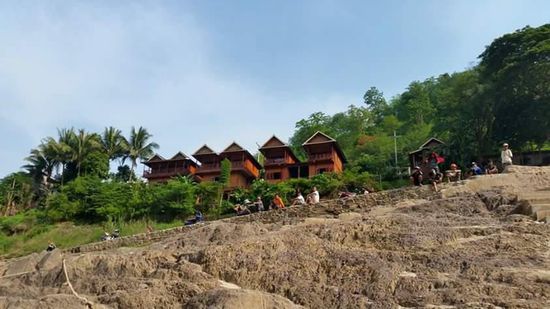Die "Mekong Riverside Lodge" sieht man gleich wenn das Boot anlegt