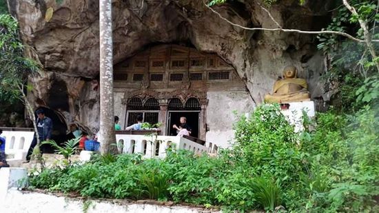 Vor der oberen Höhle.