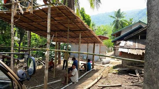 Die Männer bauen .....