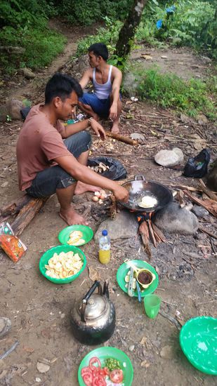 Wir kommen an und es wird schon gekocht...