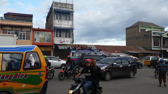 Eine laute diesige Stadt