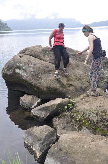 Für mich ist das runterklettern von diesem Stein schon schwierig