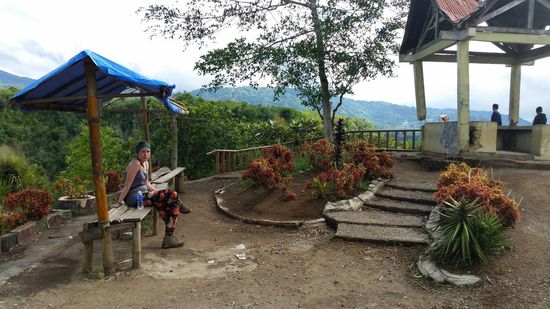 Die jungs da hinten gucken schon