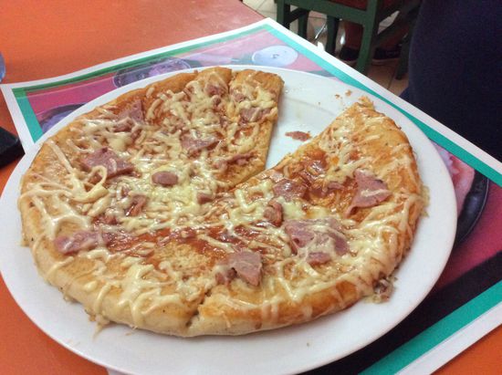So eine Pizza kostet etwa 7 Peso, also 35 Cent--für uns aber Touristenpreis von 1,85 Cuc/Euro