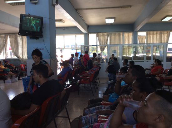 Wartehalle mit Tv...