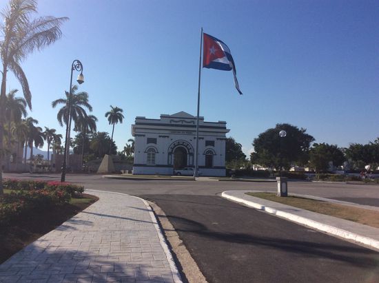 Friedhof. Hier sollen wir 3 Cuc Eintritt zahlen, aber irgendwann hört es auf....