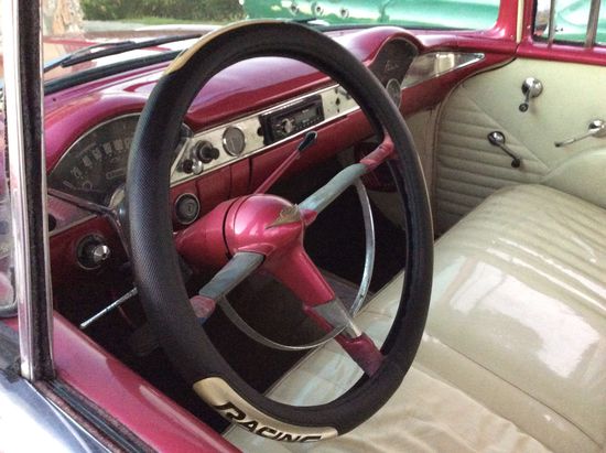 Die Barbieautos von innen...