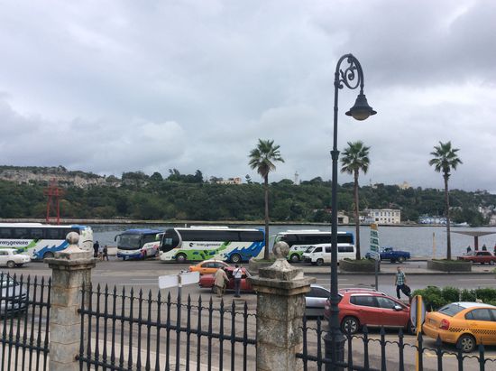 Am Plaza de la revolution
Memorial antonio maceo
Hinten sieht man das Haus von Che Guevara vor der Rvolutin und die Statue von Jesus