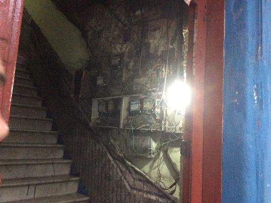 Der Stromkasten in einem Hauseingang